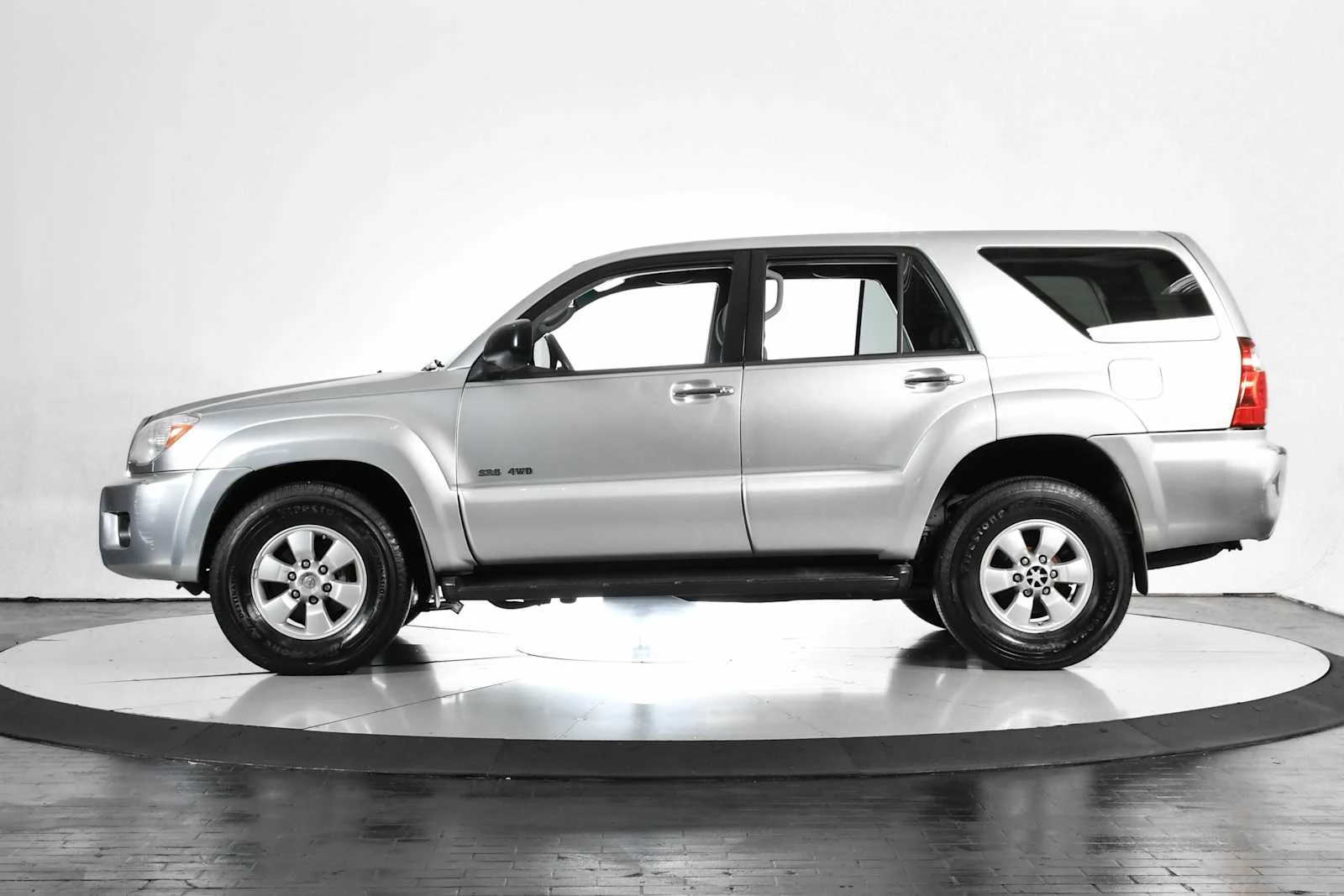 Used 2008 Titanium Metallic Toyota SR5 image 2
