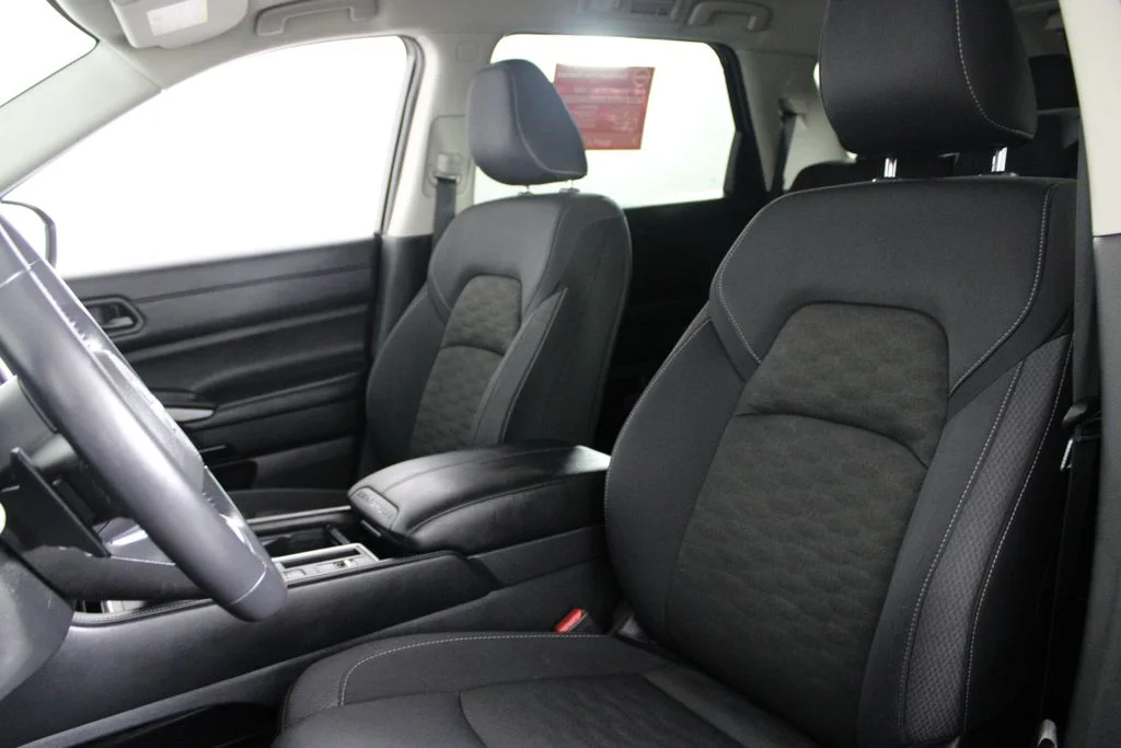 2025 Nissan Pathfinder SV - Photo 20