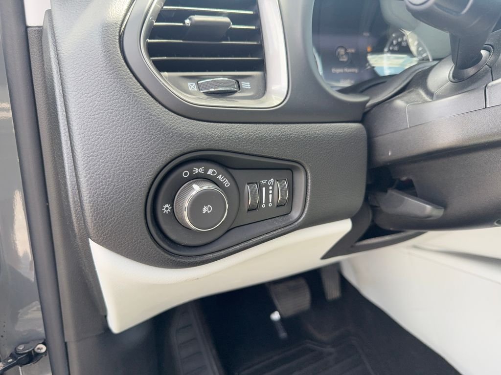 Used 2022 Gray Jeep Limited image 14