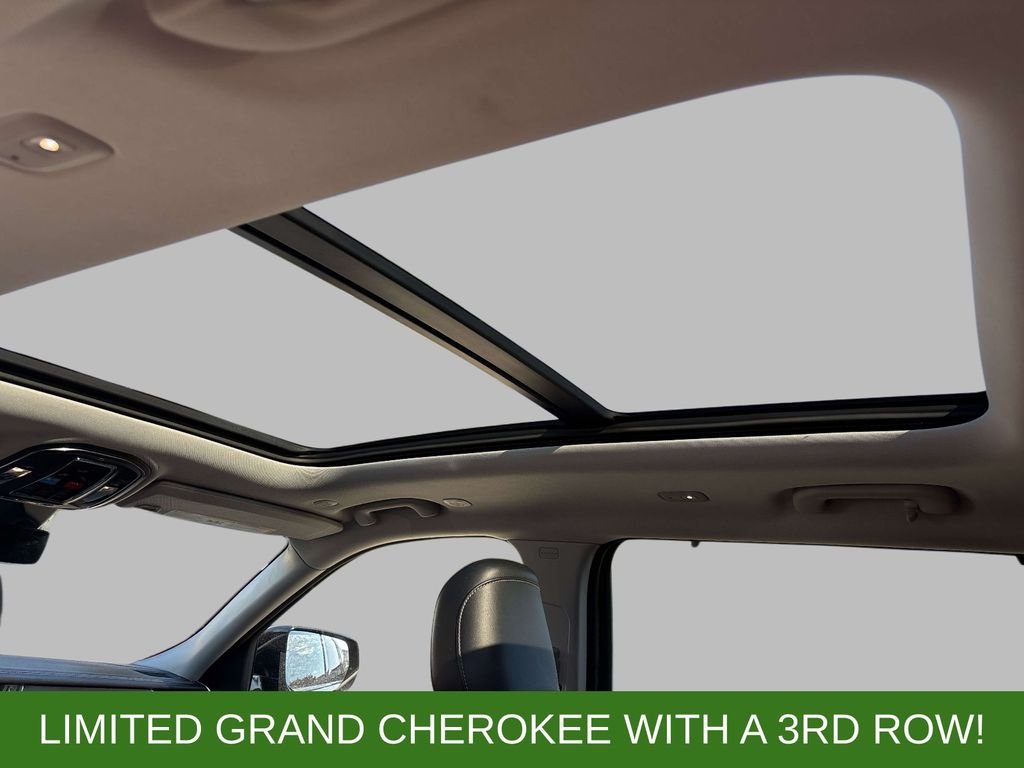 Used 2023  Jeep Limited image 12
