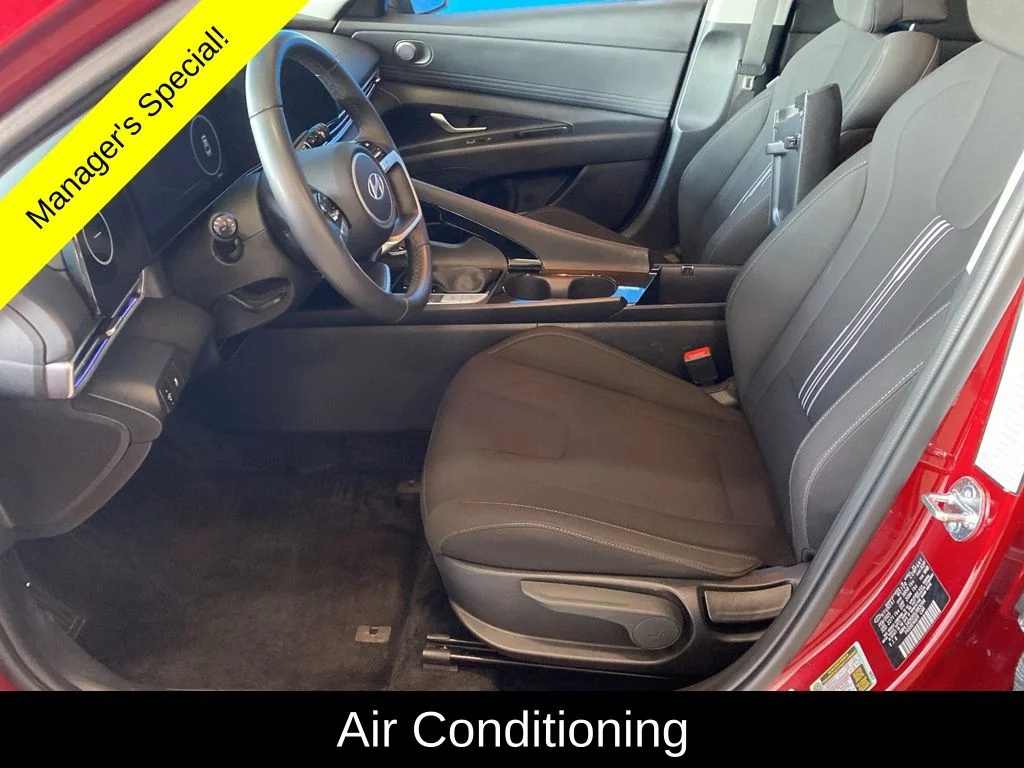Used 2025 Red Hyundai SEL Convenience image 9