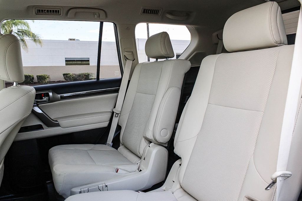 Used 2022 Silver Lexus 460 image 18