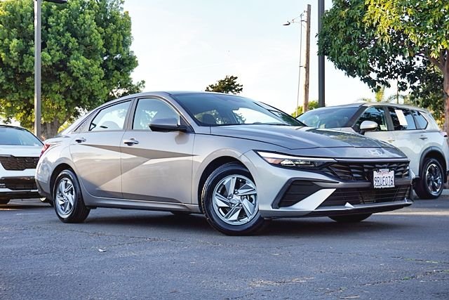 Used 2024 Gray Hyundai SE image 1