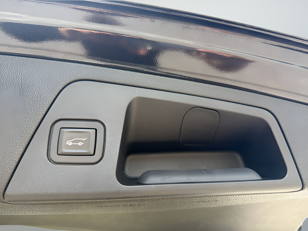Used 2020 Black Buick Premium I image 11