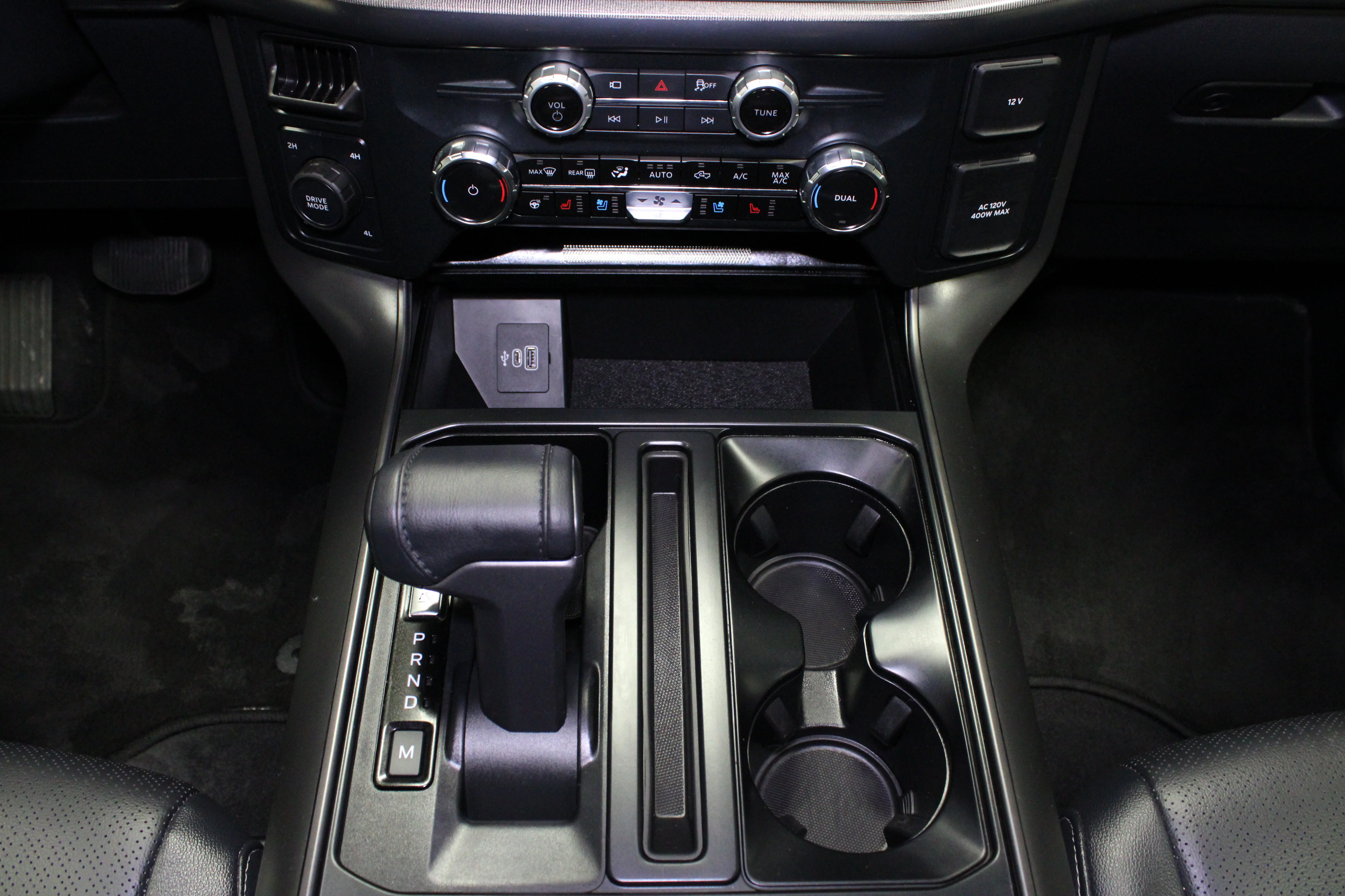 Used 2025 Space White Metallic Ford LARIAT image 23