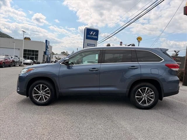 Used 2019 Blue Toyota XLE image 4