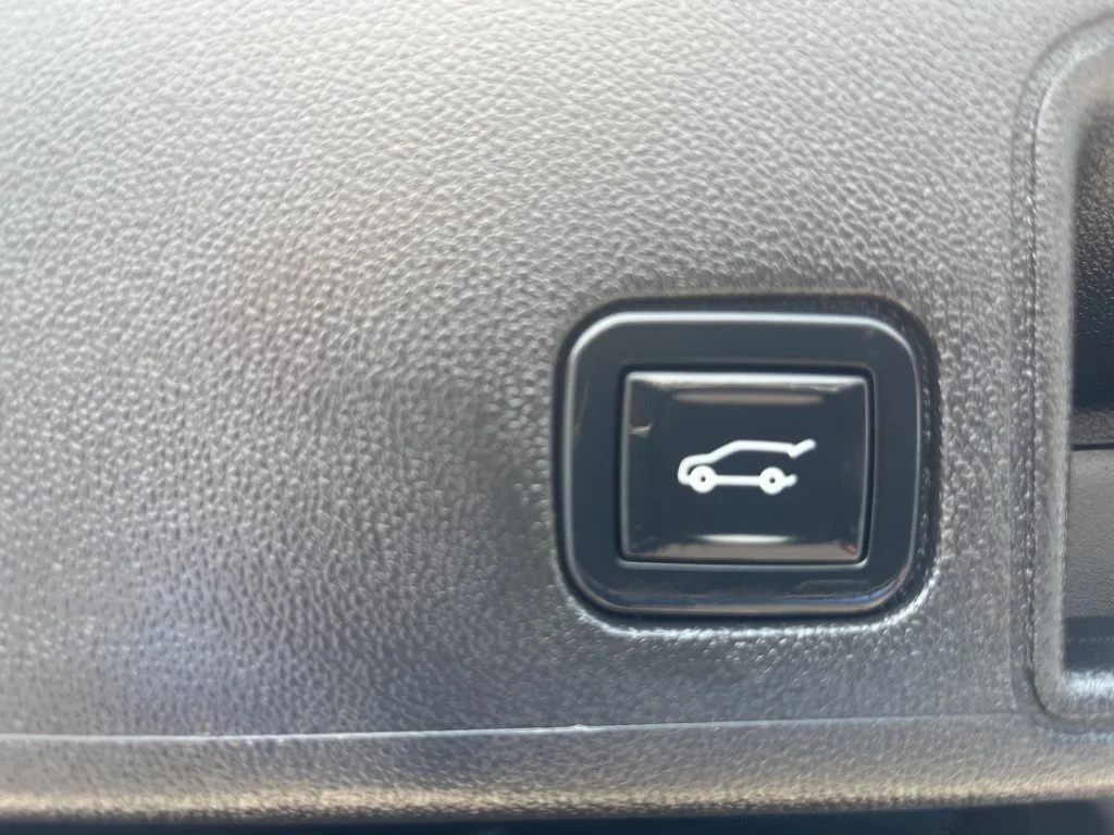 Used 2022 Marine Metallic GMC Denali image 14