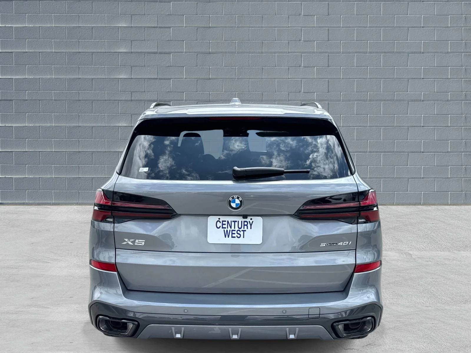 New 2026 Skyscraper Grey Metallic BMW sDrive40i image 4