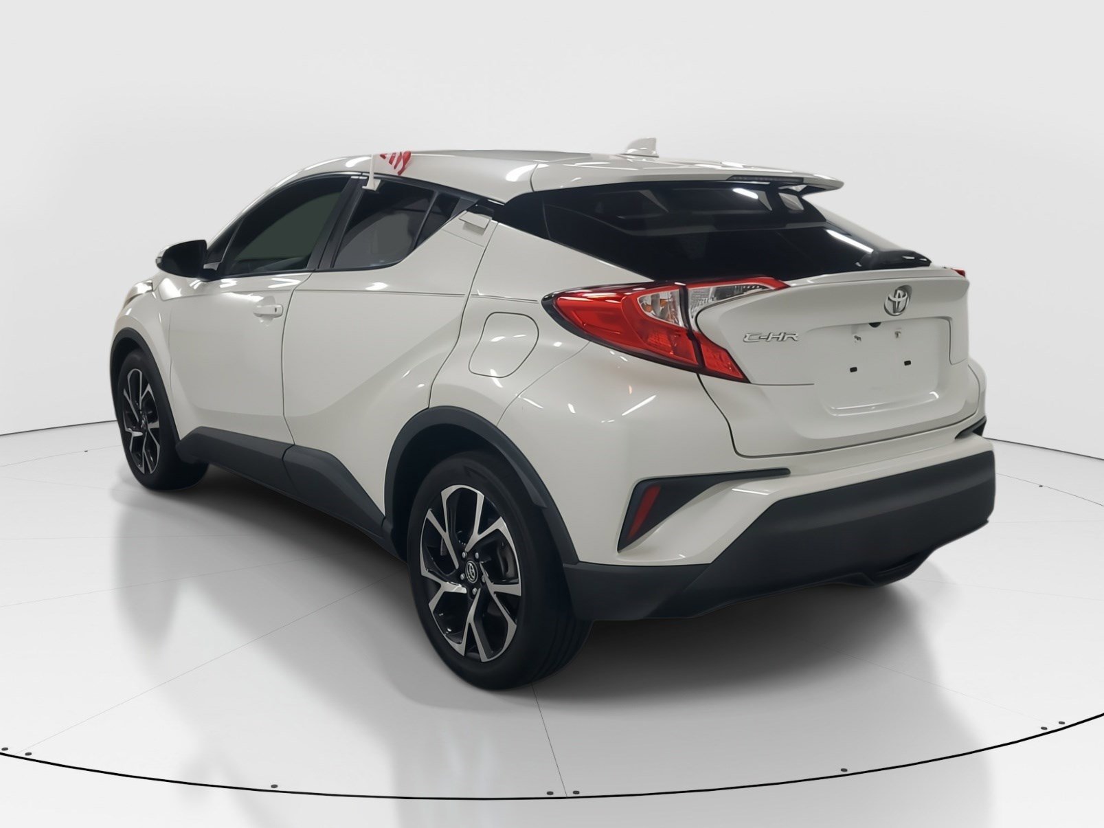 Used 2018 Blizzard Pearl Toyota XLE image 6