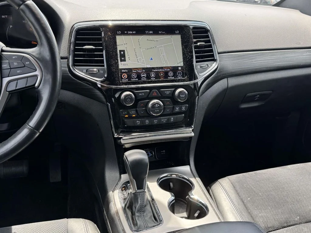 Used 2021 Gray Jeep Laredo X image 3