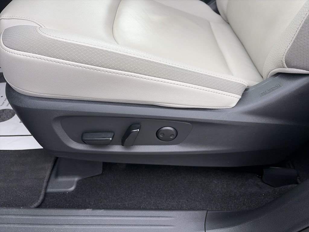 Used 2025 Black Nissan SL image 13