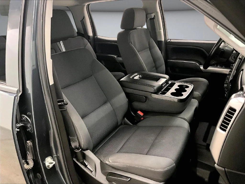 Used 2018 Gray Chevrolet LT image 29