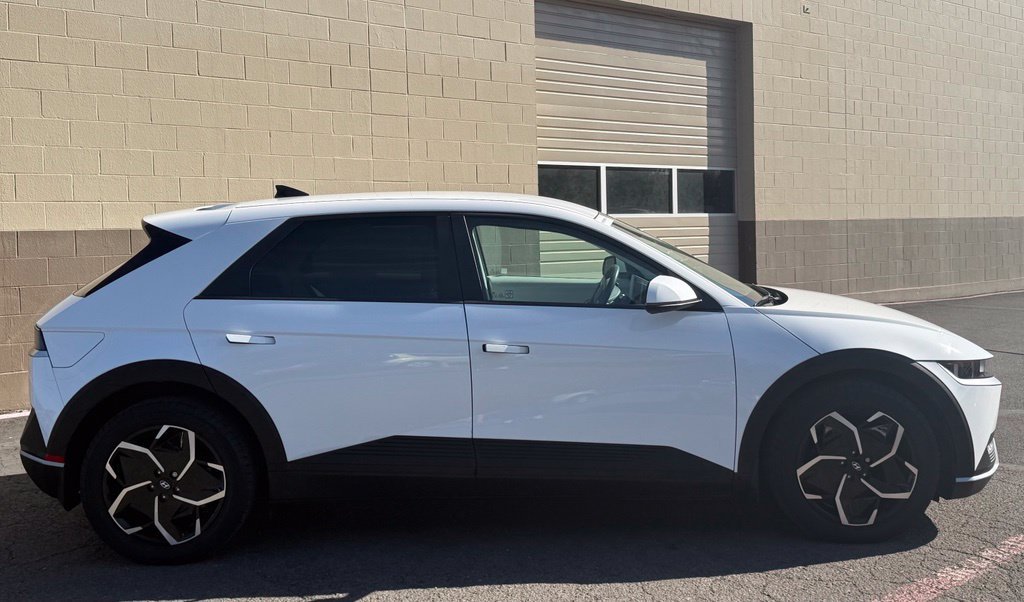 Used 2023 Atlas White Hyundai SEL image 2