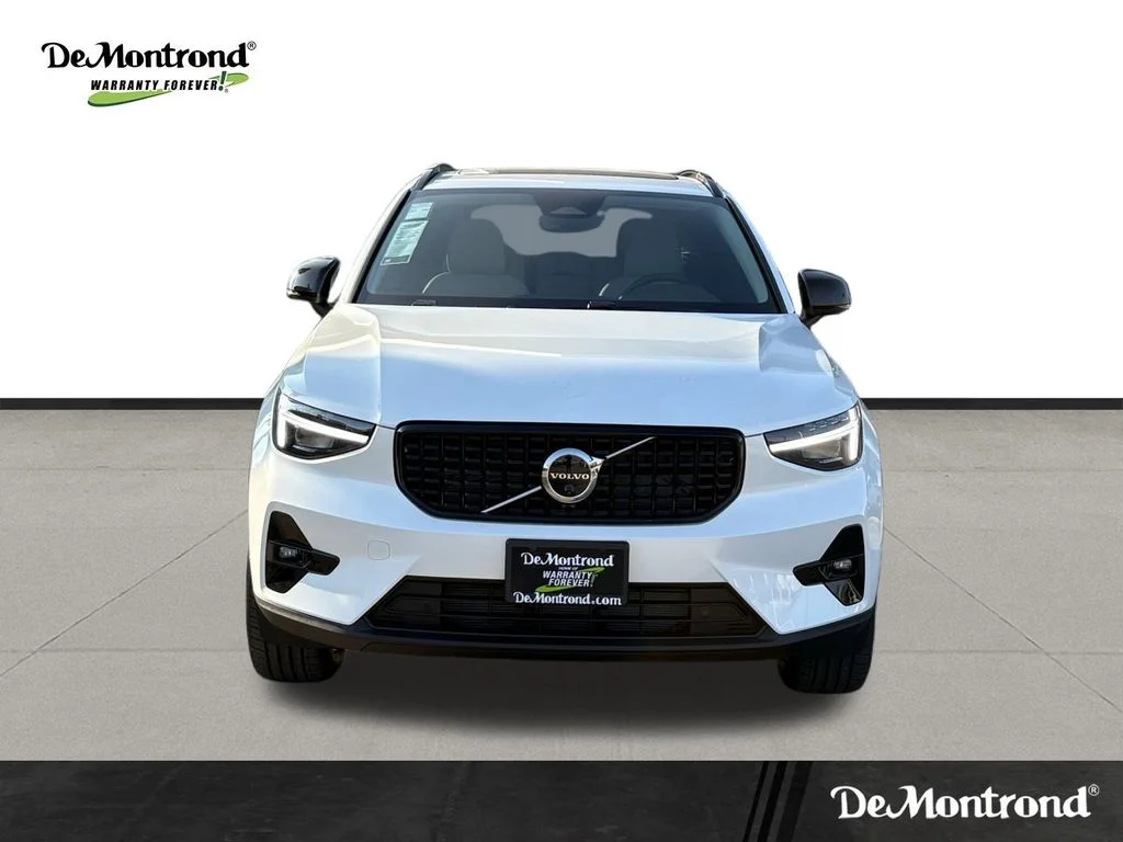 New 2026 Crystal White Volvo Plus image 2