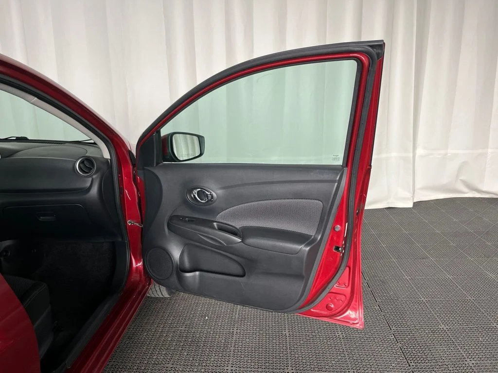Used 2019 Red Nissan 1.6 SV image 17