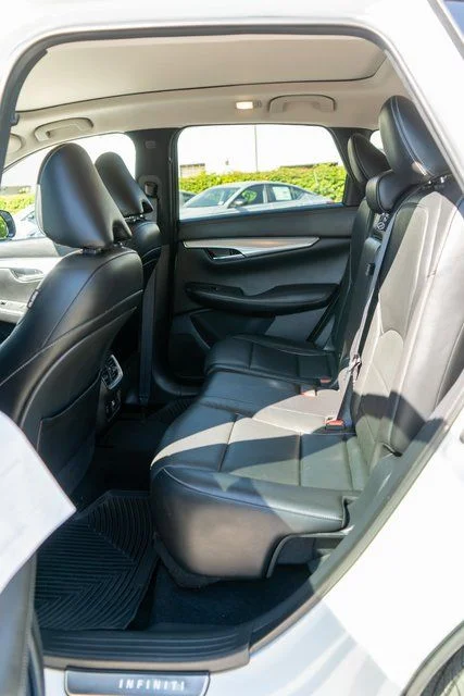 Used 2019 White INFINITI ESSENTIAL image 11
