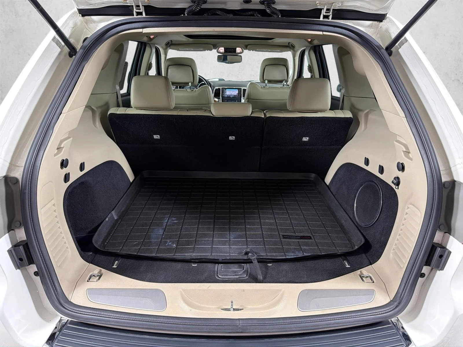 Used 2011 White Jeep Limited image 20