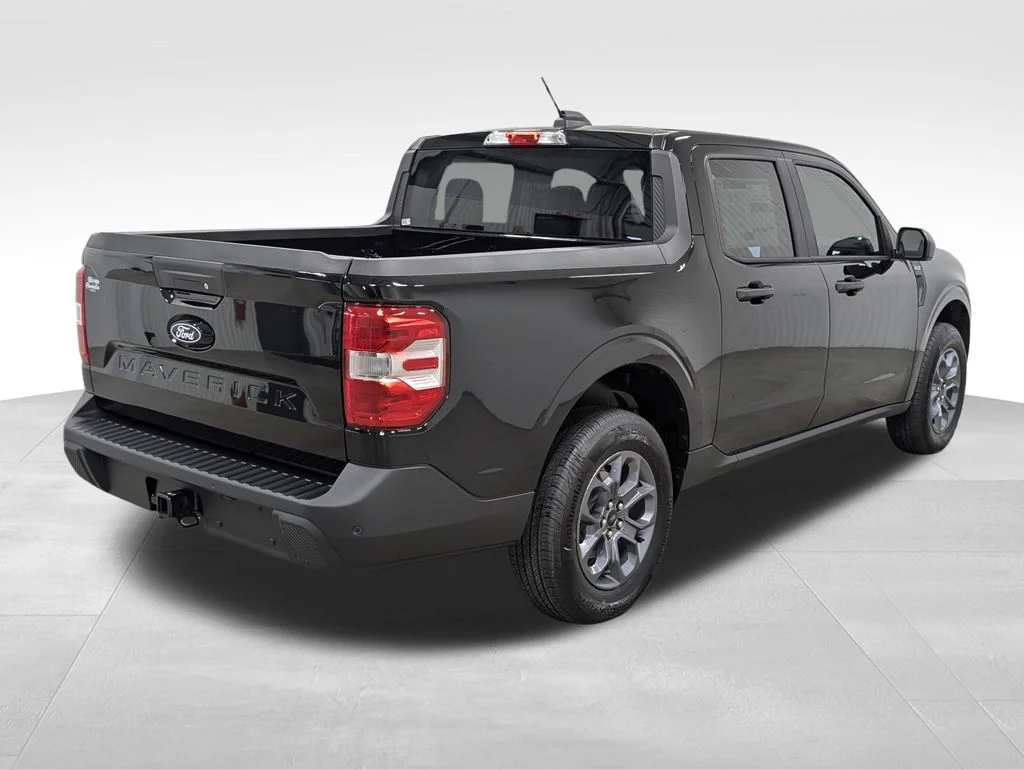New 2026 Shadow Black Ford XLT image 19