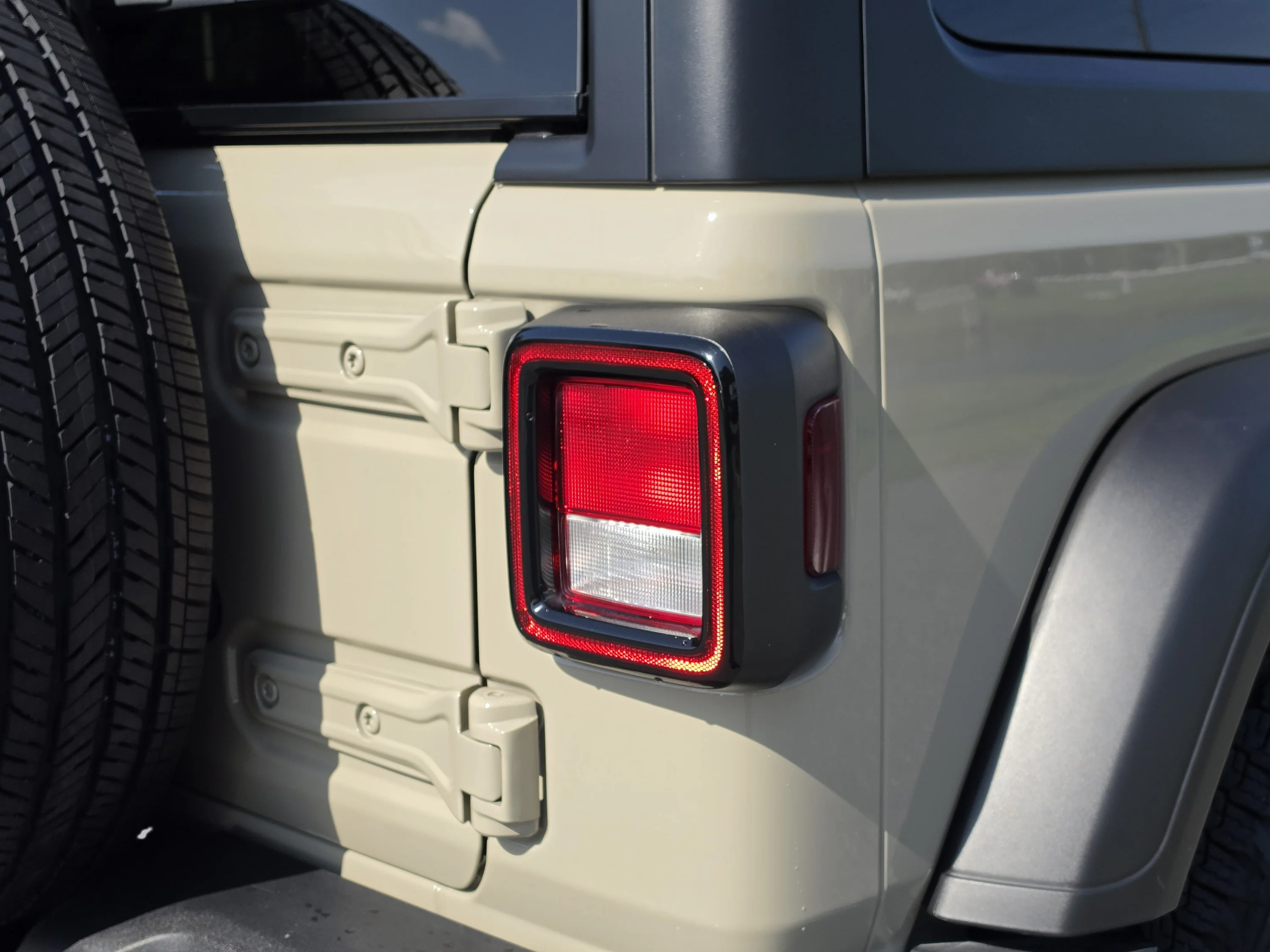 Used 2022 Limited Edition Gobi Clearcoat Jeep Unlimited Sport Altitude image 14
