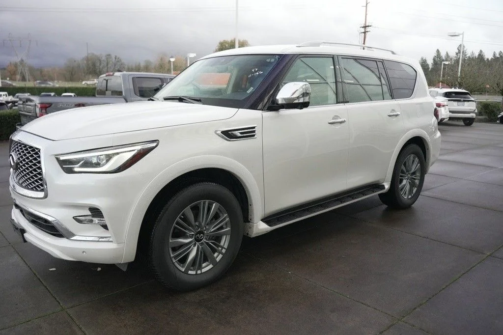 Used 2024 Moonstone White INFINITI LUXE image 11