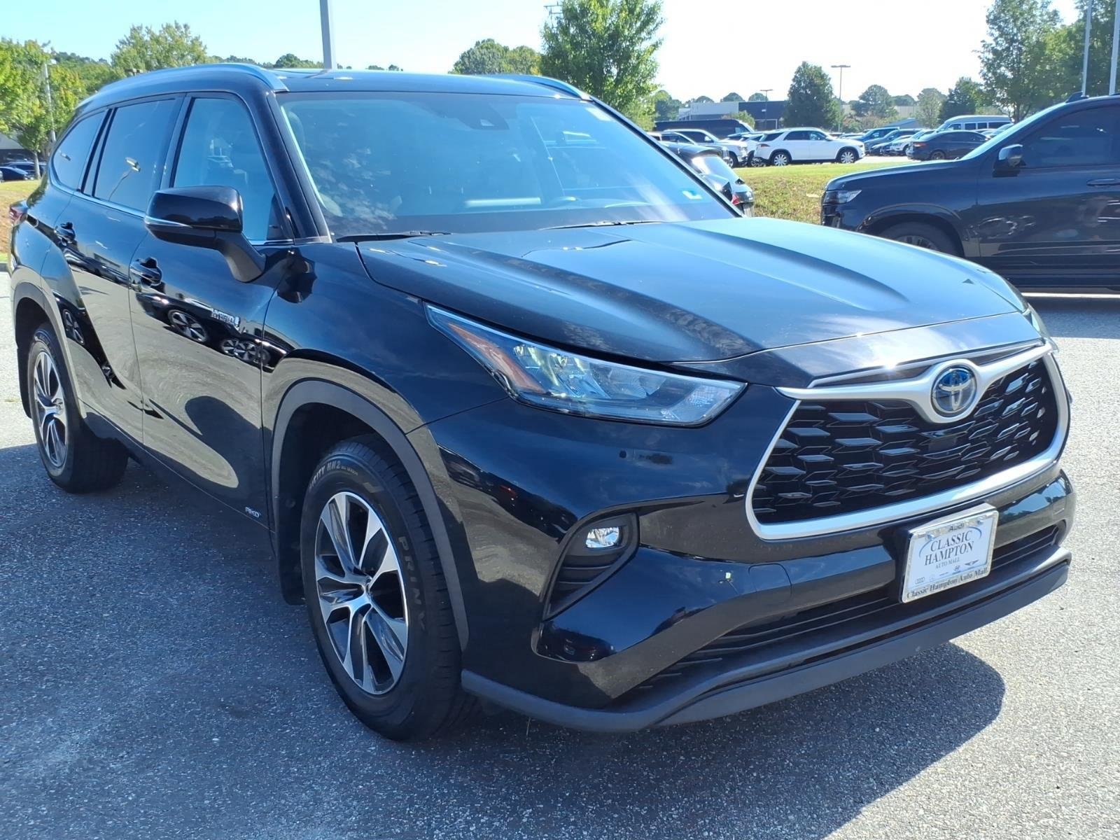 Used 2020 Midnight Black Metallic Toyota Hybrid XLE image 5