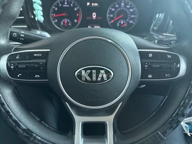 Used 2021 White Kia LX image 4