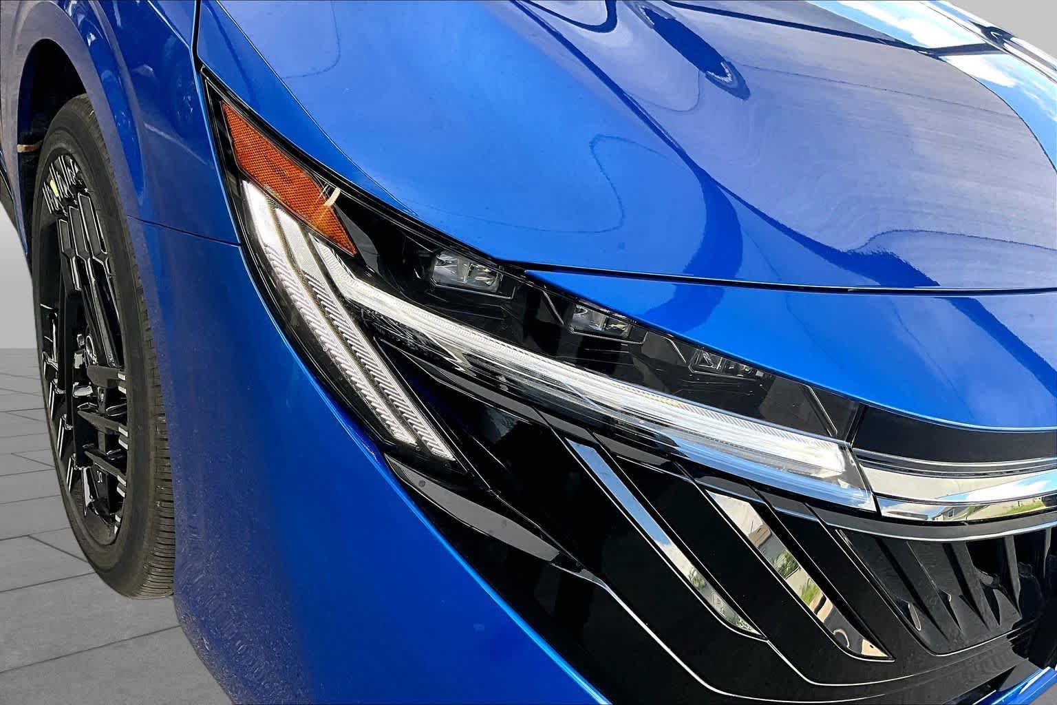 New 2026 Bluestone Pearl / Super Black Two-tone Nissan SR image 18