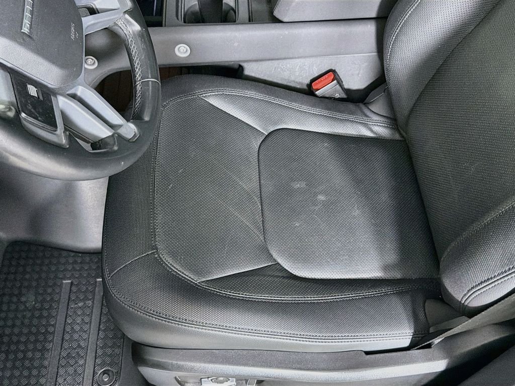 Certified Used 2023 Black Land Rover X-Dynamic SE image 20