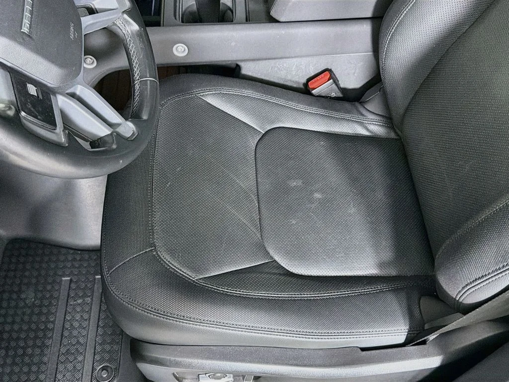 Certified Used 2023 Black Land Rover X-Dynamic SE image 20