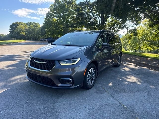 Used 2021 Gray Chrysler Touring L image 3