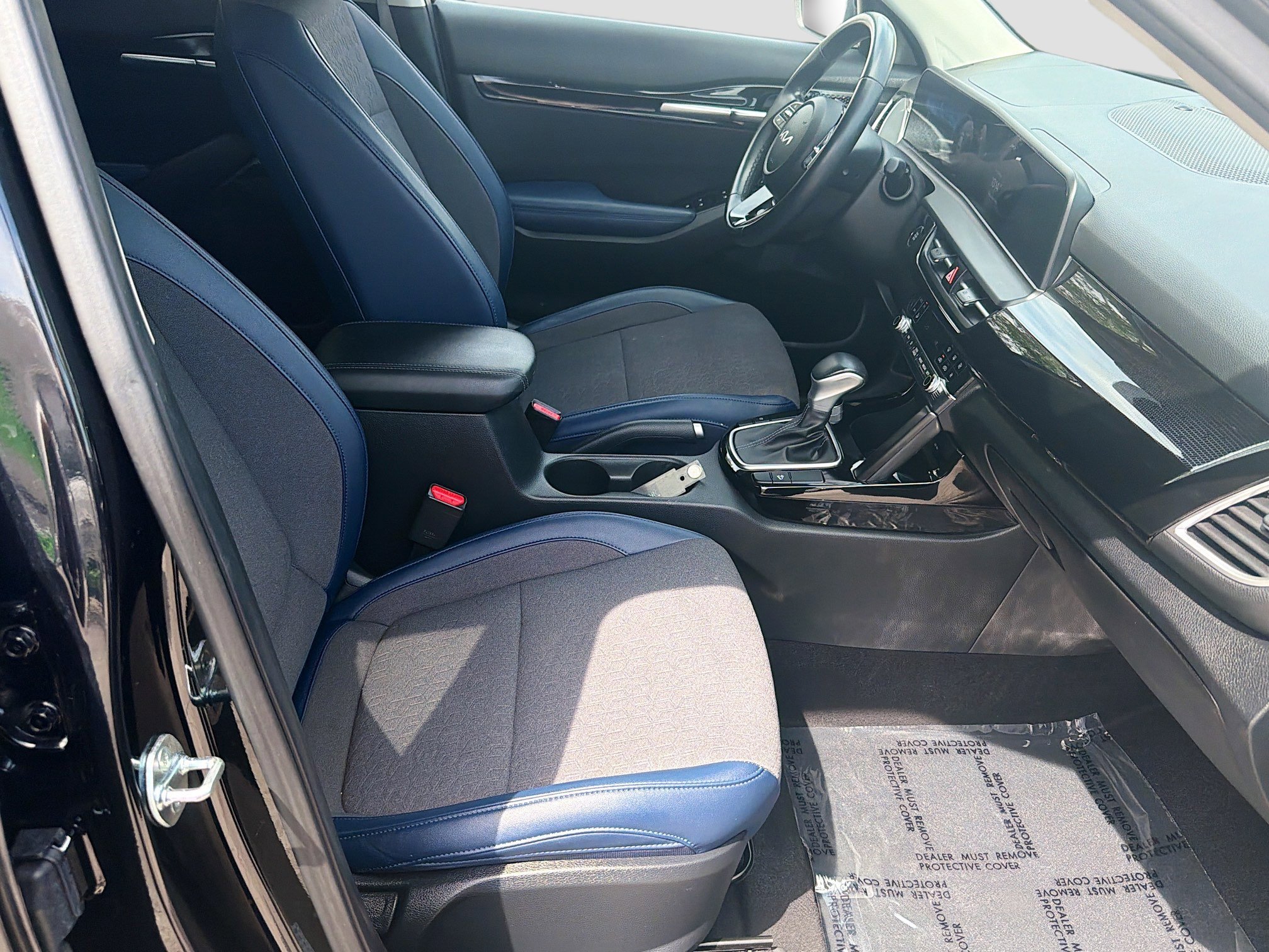 Used 2024 Fusion Black Kia S image 31