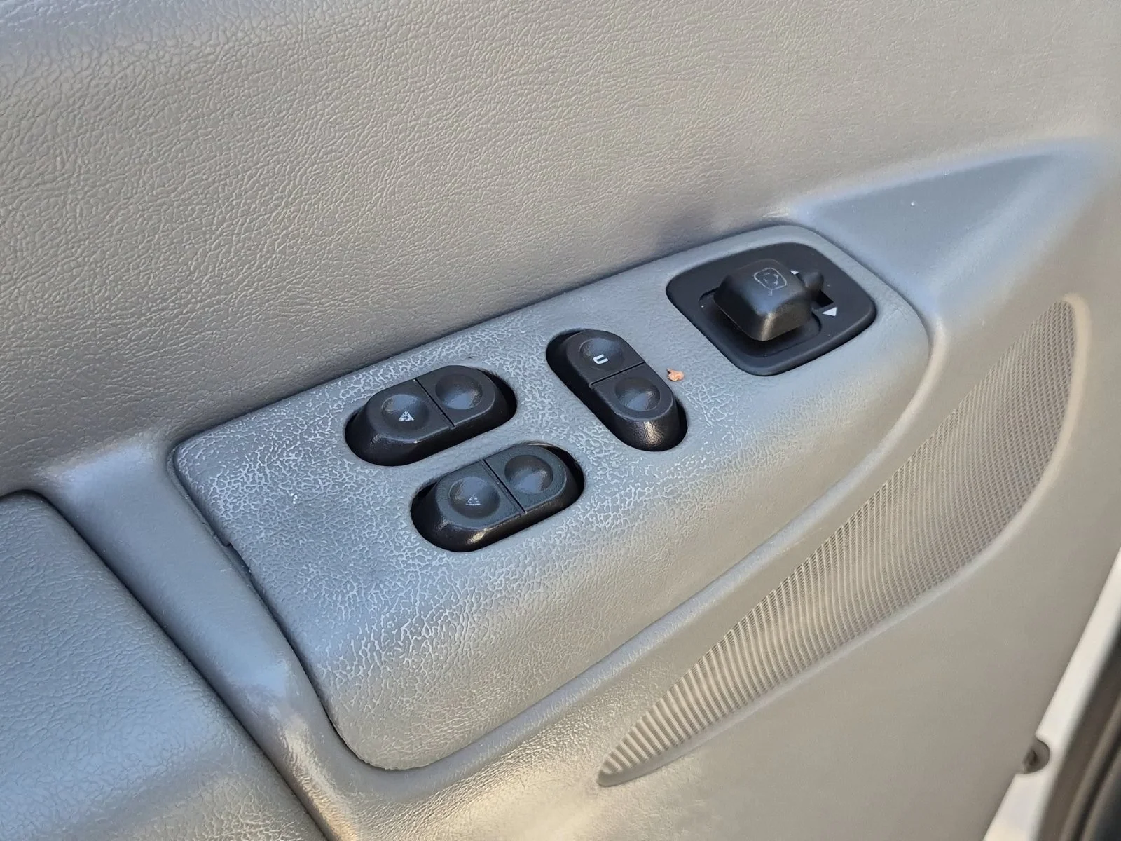 Used 2008 White Ford  image 11