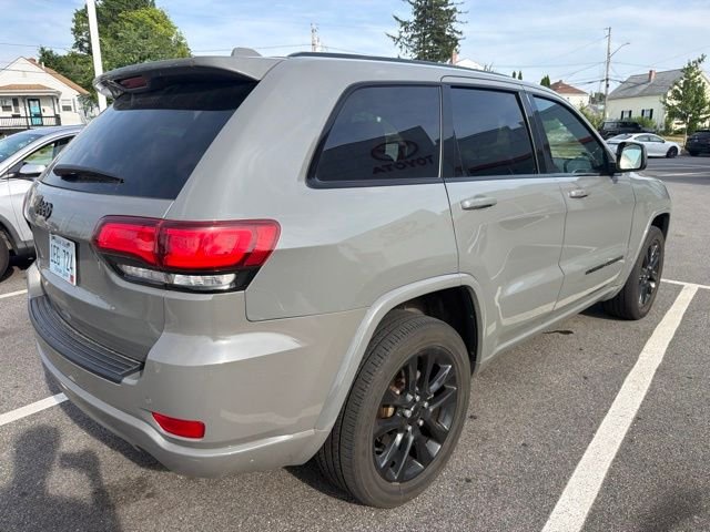Used 2022 Gray Jeep Laredo X image 4