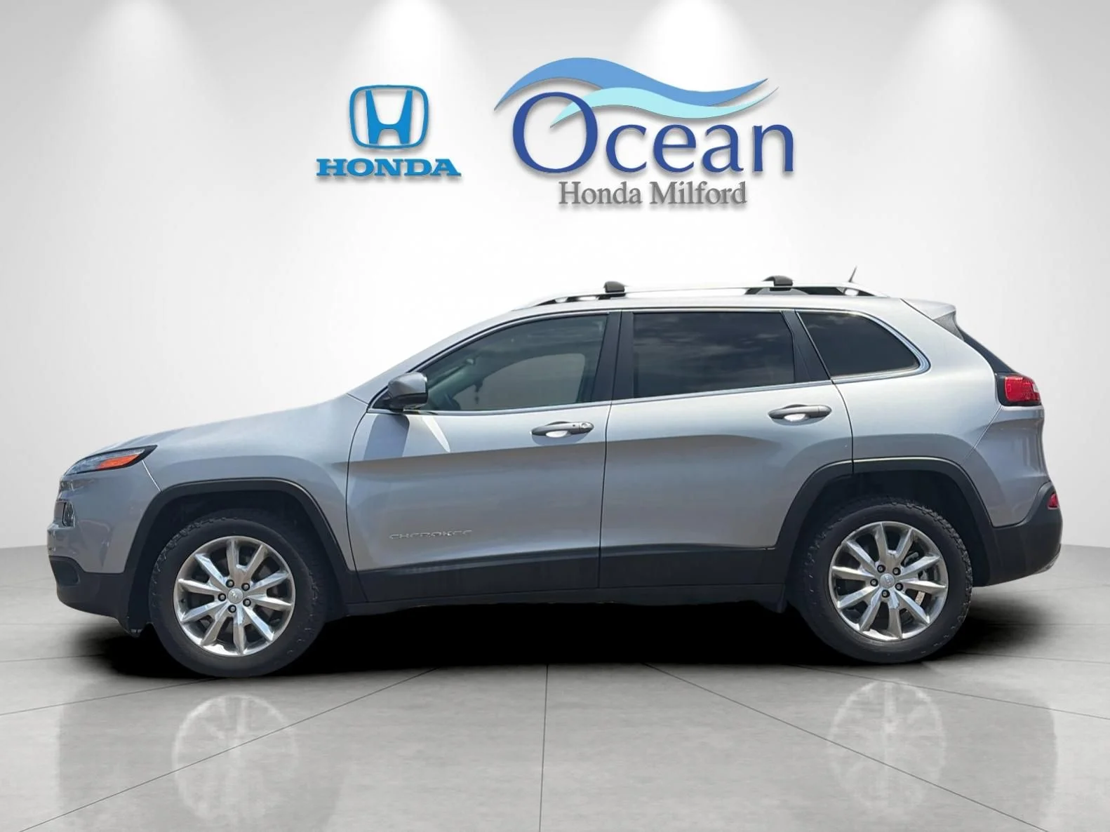 Used 2017 Billet Silver Metallic Jeep Limited image 2