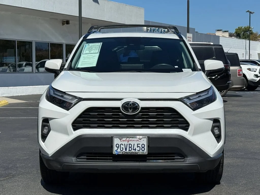 Used 2023  Toyota XLE Premium image 4