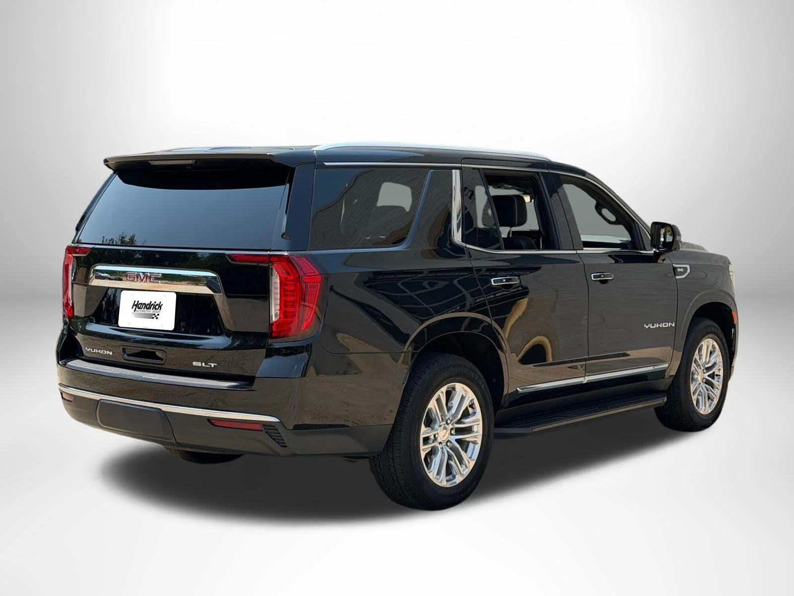 Used 2022 Onyx Black GMC SLT Luxury 4WD image 3