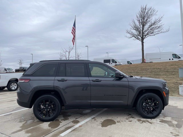 New 2026 Baltic Gray Metallic Clearcoat Jeep Laredo Altitude image 6