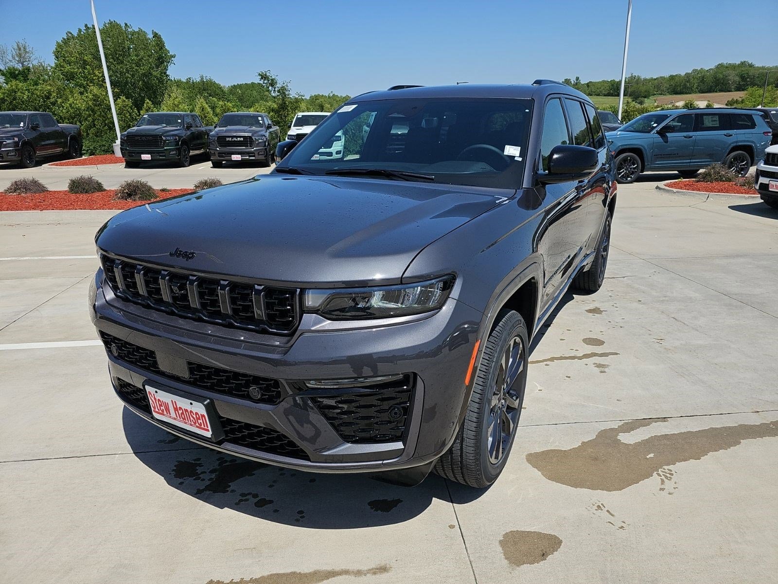 2026 Jeep Grand Cherokee L Limited Reserve 4x4's photo