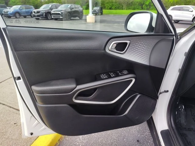 Used 2025 White Kia LX image 10