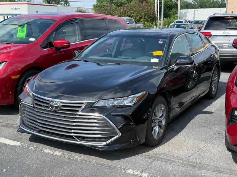 Used 2019 Midnight Black Metallic Toyota XLE image 2