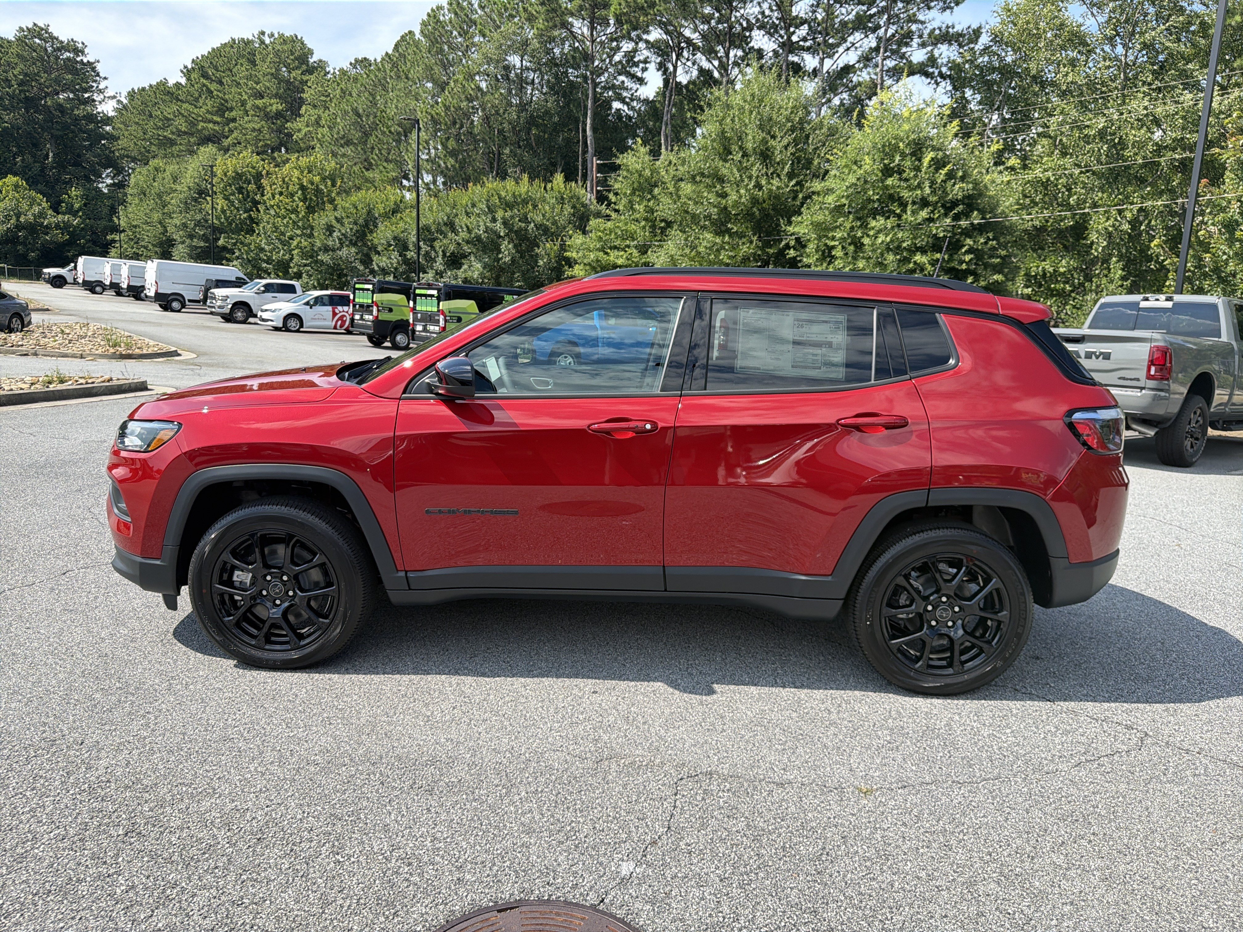 New 2026 Red Hot Pearl-Coat Exterior Paint Jeep Latitude image 4
