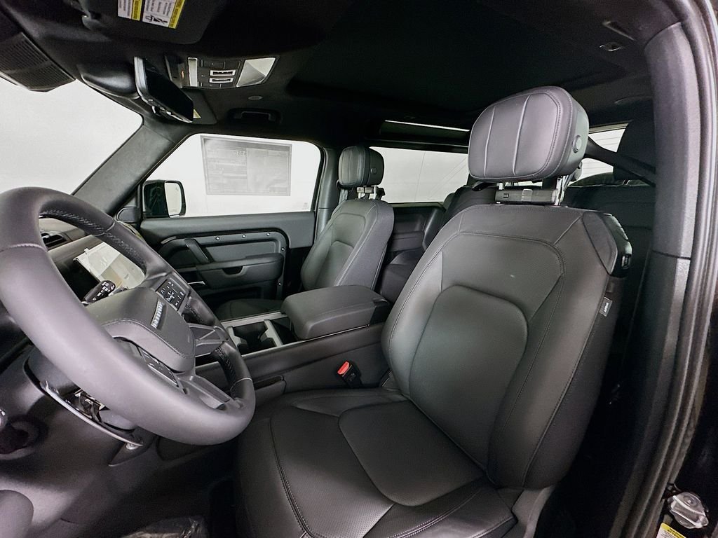 2026 Land Rover Defender V8 - Photo 11