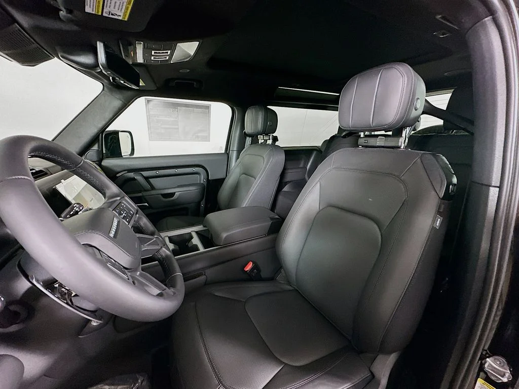New 2026 Santorini Black Land Rover V8 image 11