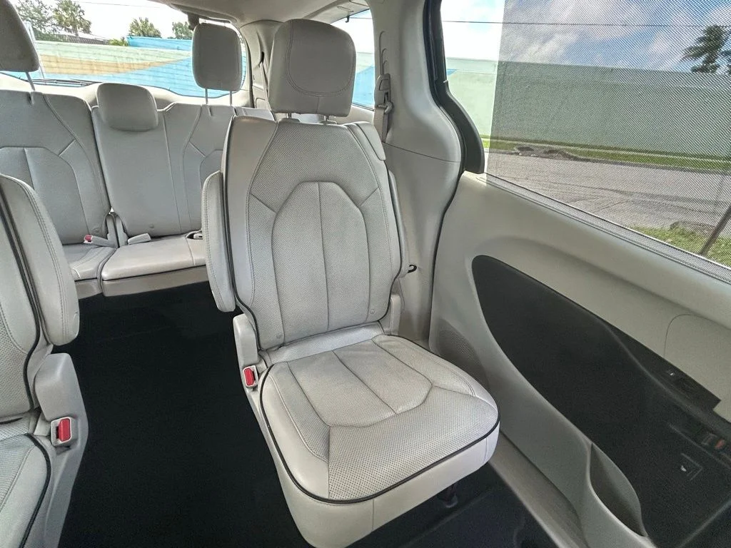 Used 2021 Gray Chrysler Limited image 14