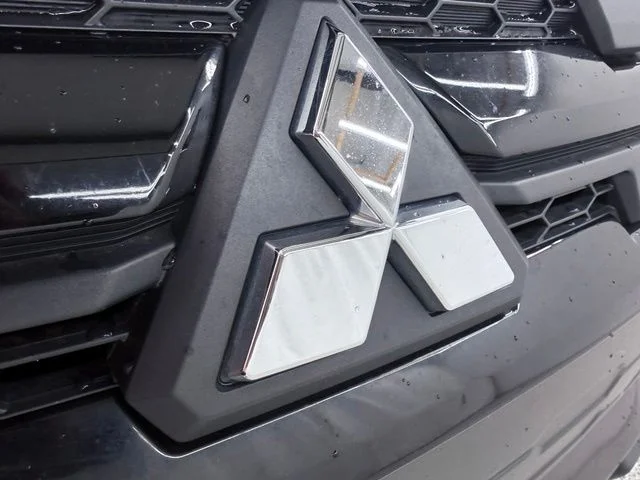Used 2024  Mitsubishi 2.0 LE image 10