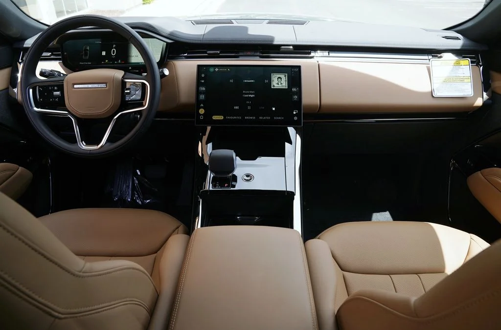 Used 2026 Green Land Rover SE image 9