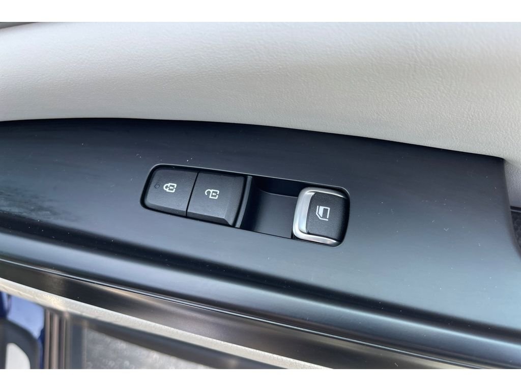 Used 2022 DEEP CHROMA BLUE Kia LXS image 22