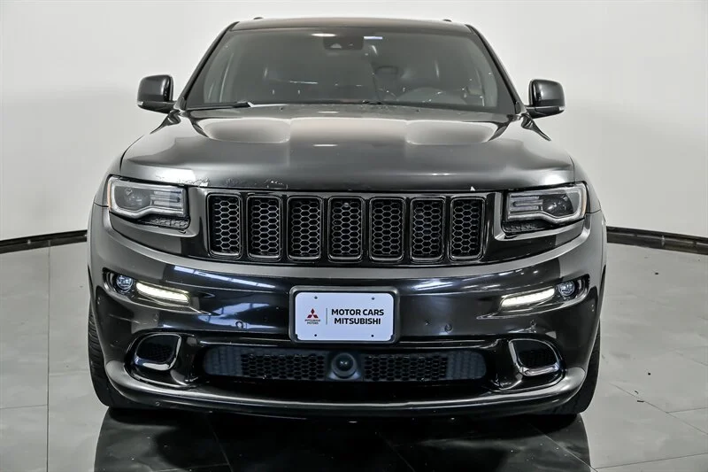 Used 2016 Brilliant Black Crystal Pearl Coat Jeep SRT image 4