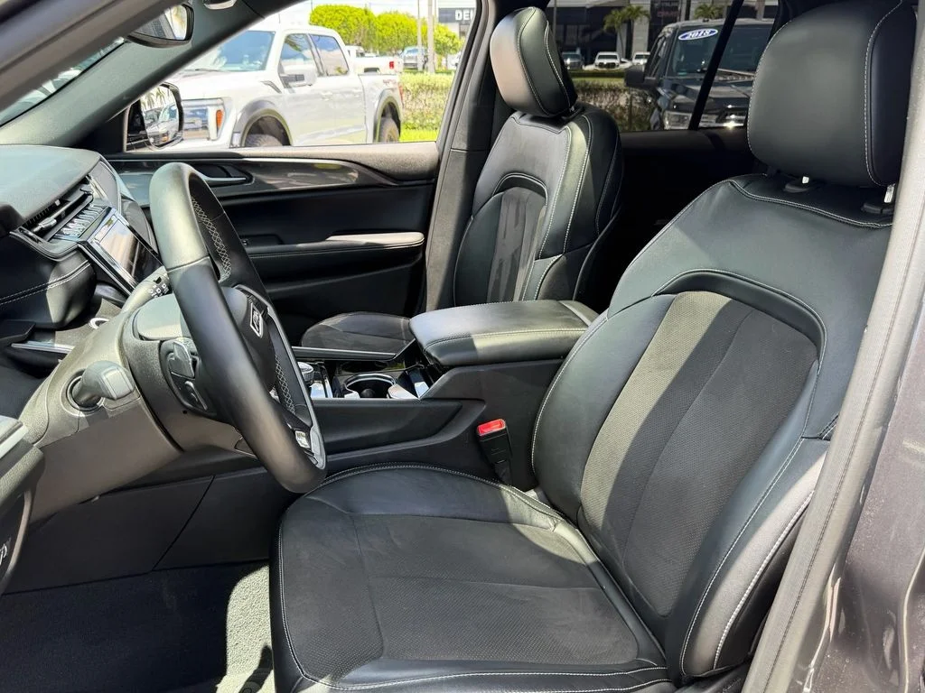 Used 2022 Gray Jeep Altitude image 5