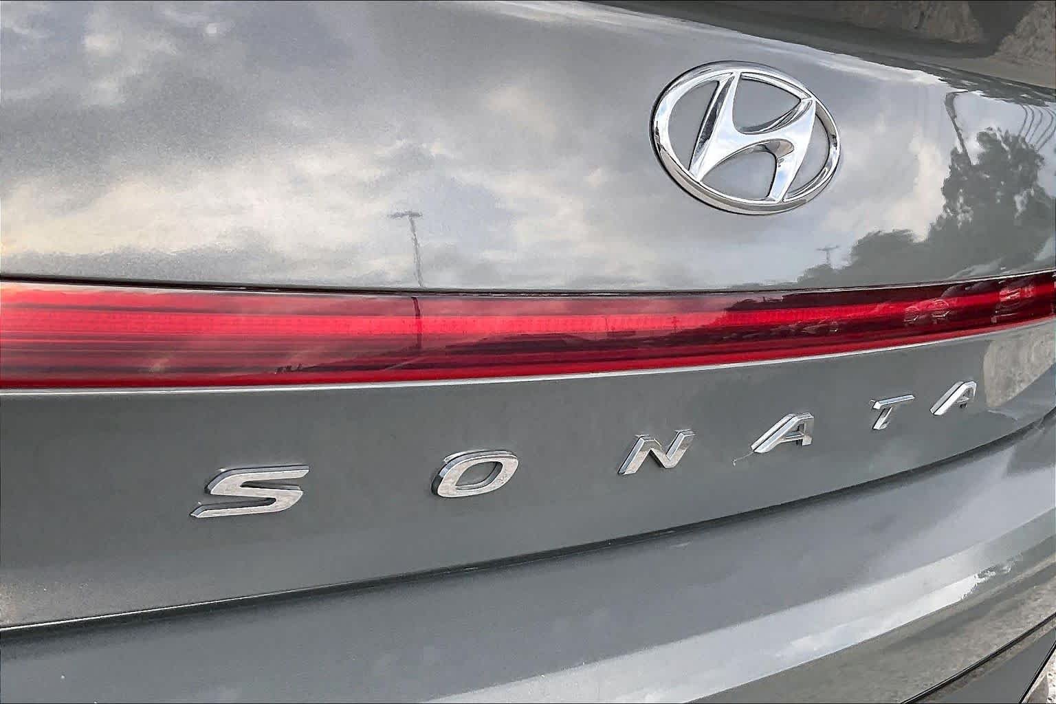 Used 2023 Hampton Gray Hyundai SEL image 30